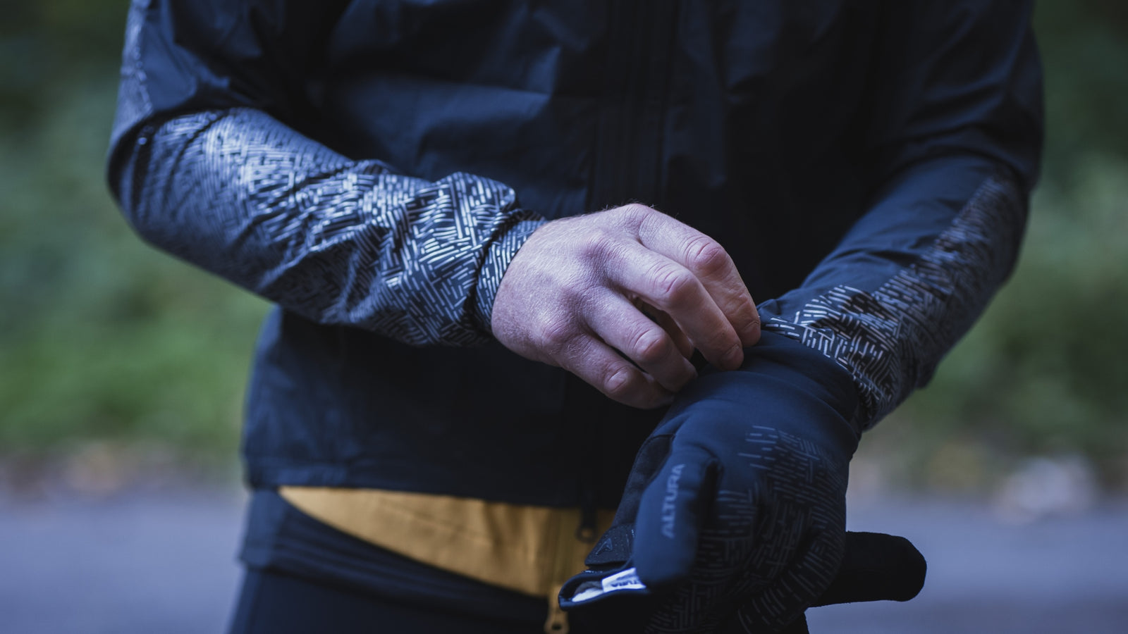 Endurance Men's Softshell Waterproof Jacket extra image 3