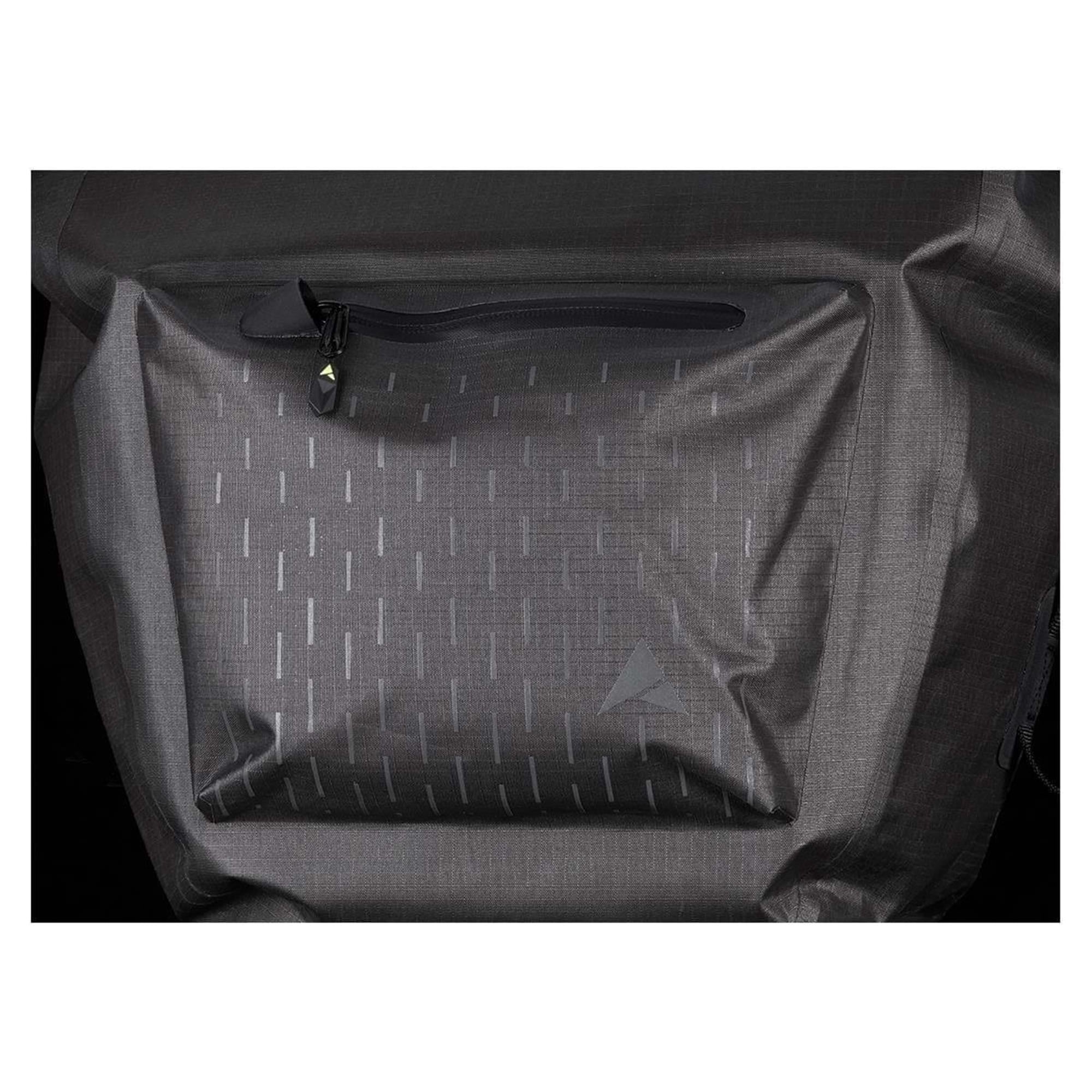 Altura cyclone 20 on sale waterproof pannier bag
